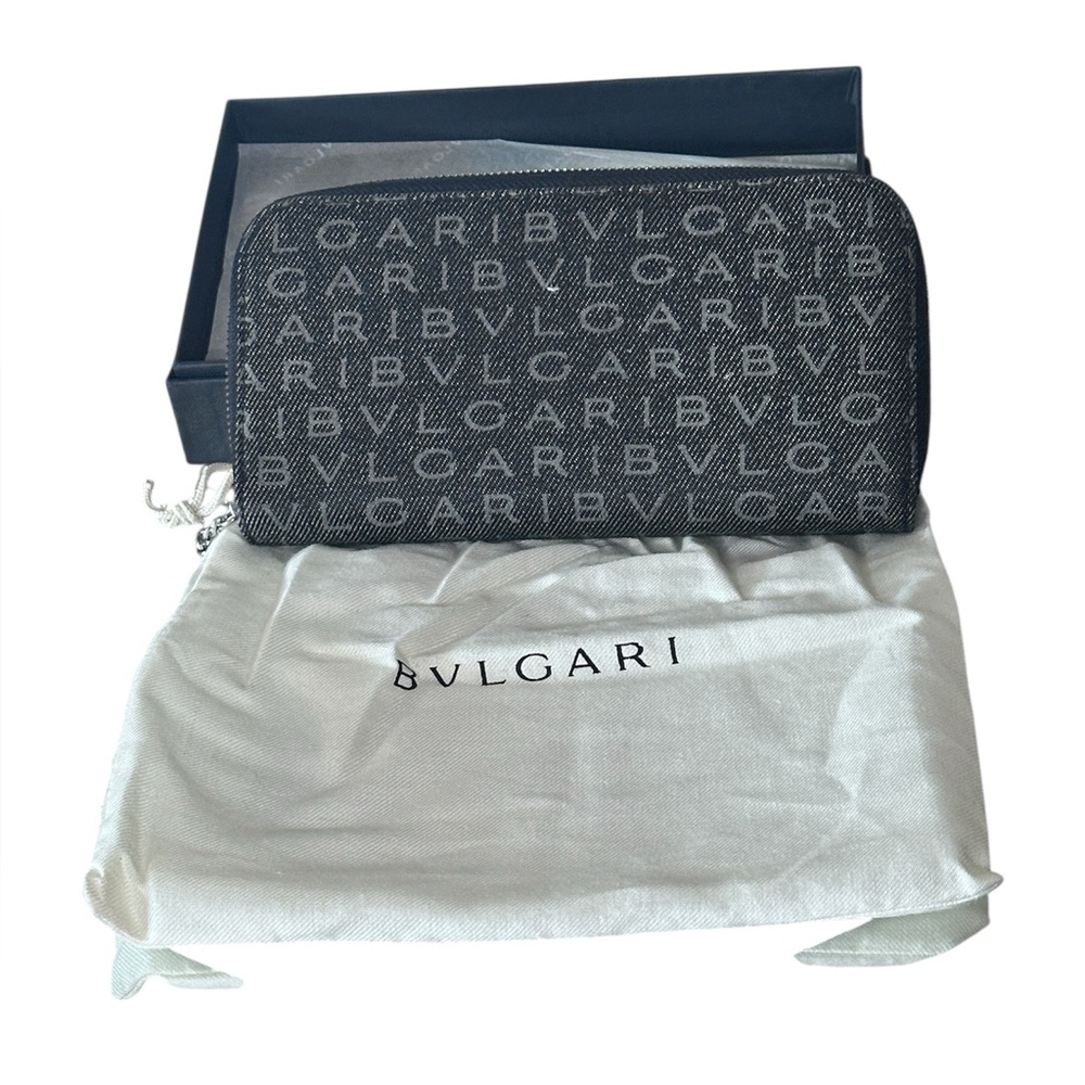 Full Inclusion BVLGARI Logomania Zip-Around Long Wallet